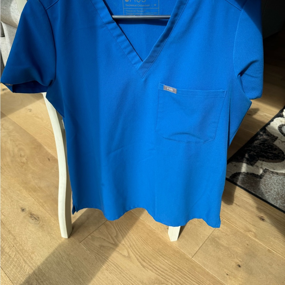Women’s figs Catarina one pocket scrub top royal blue